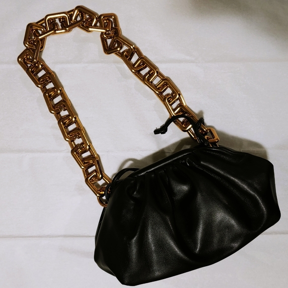 Pleated Leather Dumpling Bag Chunky Chain Crossbody Bag Satchel Black and Gold - Picture 3 of 7